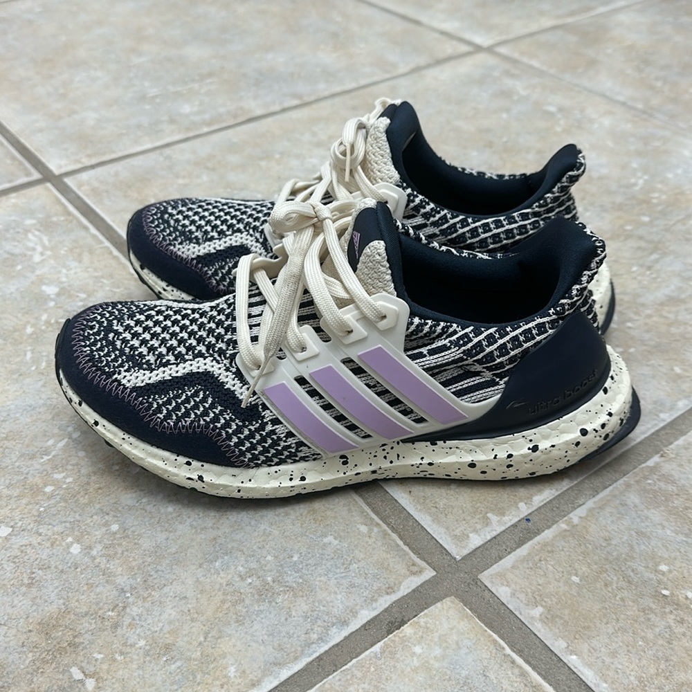 🔥 Adidas UltraBoost Parley – Navy, Purple & Beige

Size 6.5 US / 38 EU